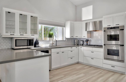 Woodland Hills House | King-size Suite House W/Amazing Valley View & Jacuzzi!