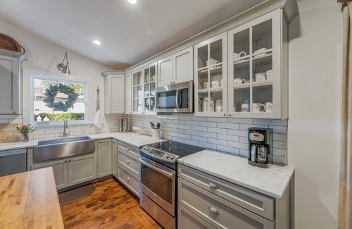 Historic District Cottage | King Street Cottage - 2 Bedroom Historic District Downtown Beaufort Cottage