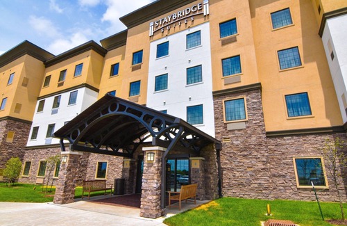 Lafayette Apartment | King Studio. 5 Miles from Purdue University. Free Breakfast. Pool.