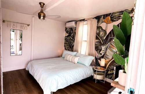 Lincolnville Hotel | King Studio in Boutique Hotel1, walk to downtown