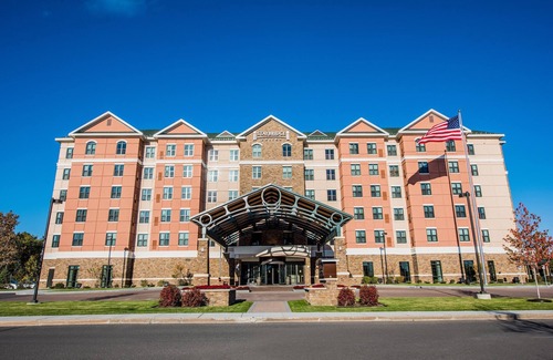Newtonville Apartment | King Studio Near ALB, Downtown + UAlbany | Free Breakfast, Pool Access