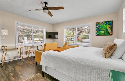 Safety Harbor Hotel | King Studio | Safety Harbor Bayfront Tranquility