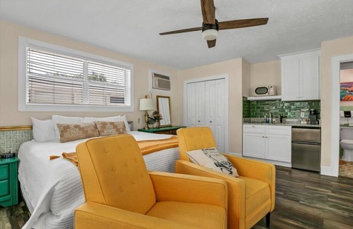 Safety Harbor Hotel | King Studio | Safety Harbor Bayfront Tranquility