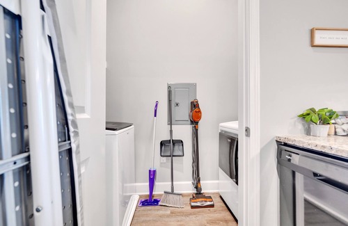 Paw Creek Apartment | KING Suite!| 2Beds| 2TVs| Mins to Uptown Charlotte