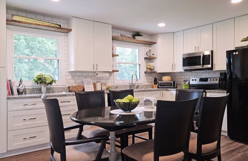 Crossville - Harriman Apartment | King Suite: 3 Bedrooms, 2 Baths, Jacuzzi, on a Nigerian Dwarf Goat Petting Farm!