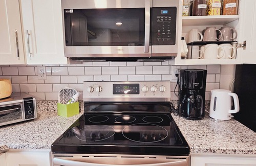 Crossville - Harriman Apartment | King Suite: 3 Bedrooms, 2 Baths, Jacuzzi, on a Nigerian Dwarf Goat Petting Farm!