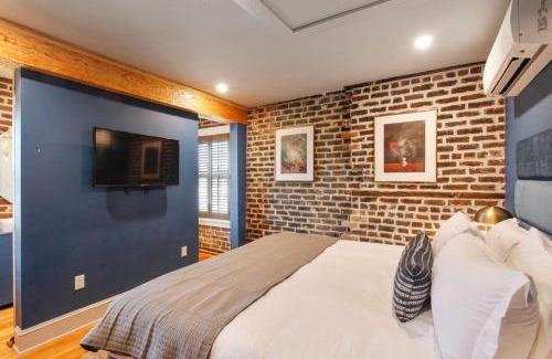 Historic District - North House | King Suite 4th Floor Downtown Hotel Boutique