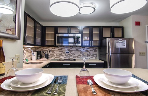Marquette Condo | King Suite | Free Breakfast Buffet.
