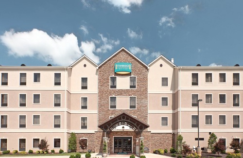 Rogers Condo | King Suite. Free Breakfast. Gym. Great for Business Travelers!