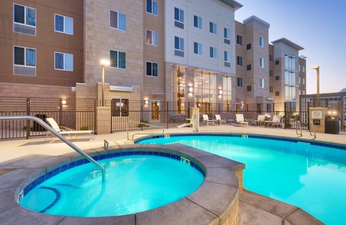 Lehi Condo | King Suite. Free Breakfast. Pool & Hot Tub. Gym. Great for Business Travelers!