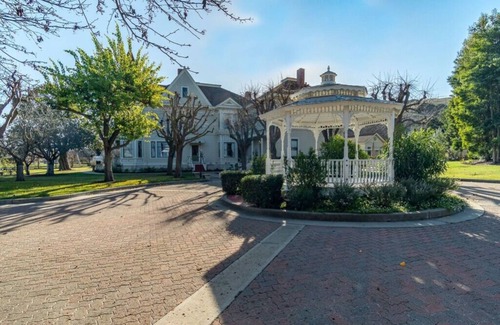Salinas House | KING SUITE in Mansion Near Beach Monterey Carmel