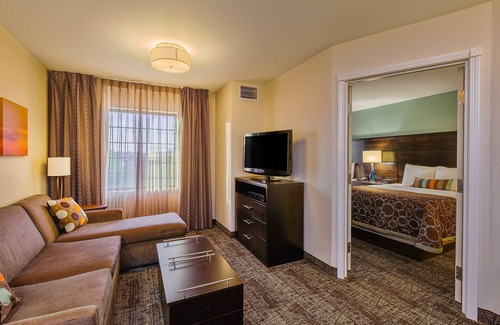 Bismarck Condo | King Suite Near Downtown | Free Daily Breakfast + Indoor Pool
