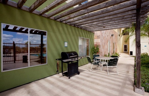 Bonanza Condo | King Suite Near LRD | Free Breakfast, Pool & Hot Tub Access