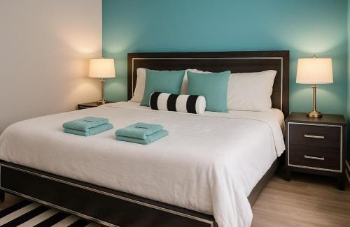 Downtown Cleveland Apartment | King Suite Playhouse Sq DT, Clinic, RockHall, CSU