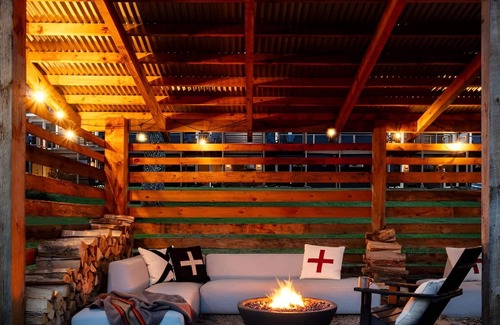 Stowe Area Hotel | King Suite | Tälta Lodge, a Bluebird by Lark | Recreation Path & River Access