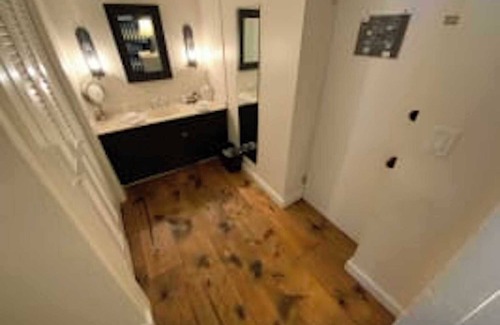 West Dover Resort | King with Bunk Bed- 2nd floor in Historic Inn