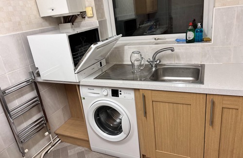 Liverpool Apartment | Kingbeds/liverpoolcity/freep/wm/fastwifi