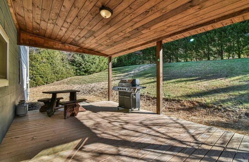Asheville House | Kingdom on Knollwood 8 miles to downtown Asheville