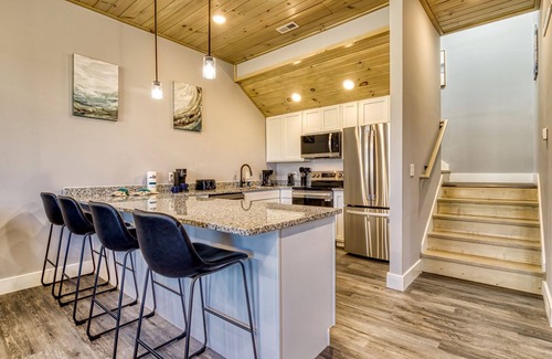 Sevierville Ski Chalet | Kingfish Kreek Cabin I 3 Bedroom Chalet