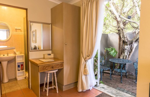Summerstrand Bed & Breakfast | Kingfisher GuestHouse
