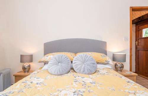 St Ishmaels House | Kingfisher Cottage
