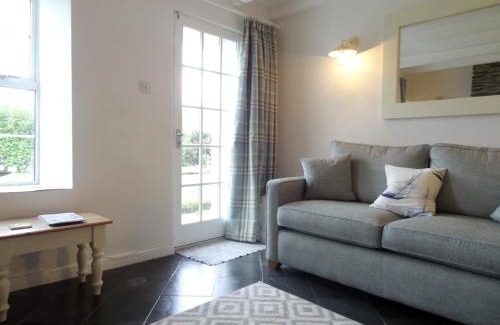 Edmonton House | Kingfisher Cottage