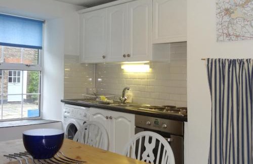 Edmonton House | Kingfisher Cottage