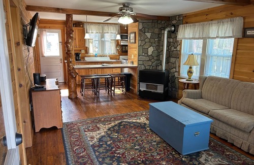 Moon Lake Cottages Cabin | Kingfisher Cottage