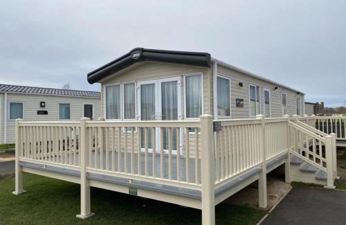 Tattershall House | KINGFISHER COURT 2 Tattershall lakes with hot tub