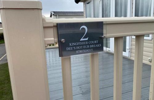Tattershall House | KINGFISHER COURT 2 Tattershall lakes with hot tub