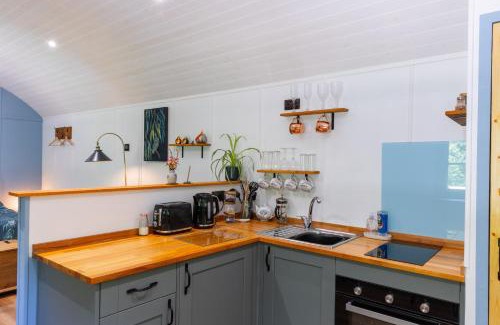 Bideford Apartment | Kingfisher - Dog Friendly Luxury Glamping in North Devon