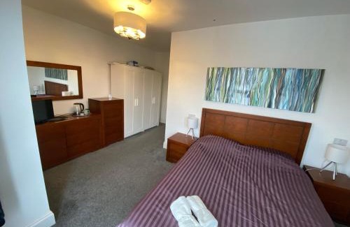 Stoke House | Kingfisher En-suite Room