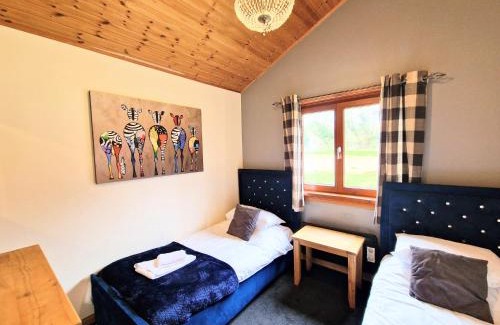 Warminster House | Kingfisher Lodge-HuntersMoon -Warminster-Longleat-Bath