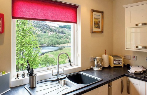 Crianlarich Ski Chalet | Kingfisher Lodge with sensational loch views