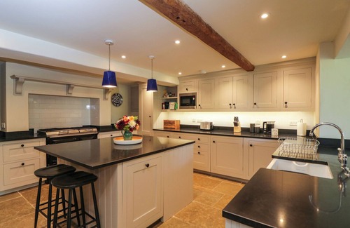 Broad Chalke Cottage | KINGS COTTAGE - SOUTH, pet friendly, with open fire in Broad Chalke