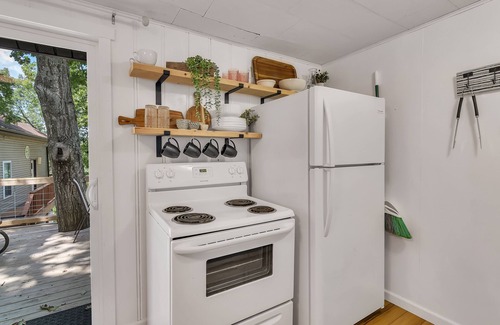 Kimberling City Cabin | Kings Cove Cabin! Come Stay and Play at this 2 Bedroom Lake Cottage!
