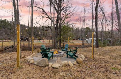 Pittman Center House | Kings Crown by AvantStay Indoor Pool Hot Tub Firepit Theater All-Season Retreat