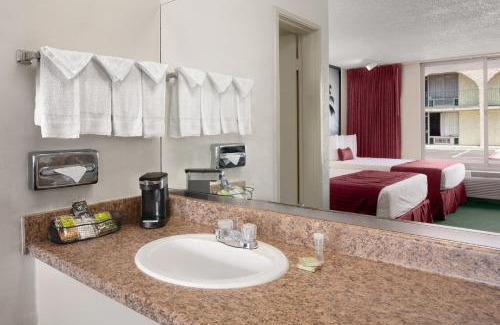 Anaheim Resort Hotel | Kings Inn Anaheim at The Park & Convention Center