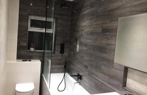 King's Lynn House | Kings Lynn Double Bedroom 1 New Renovated Bathroom