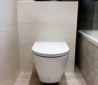 King's Lynn House | Kings Lynn Double Bedroom 1 New Renovated Bathroom