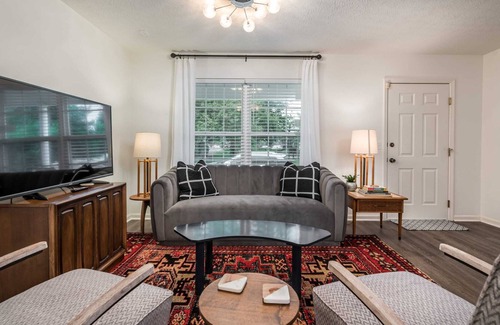 Phoenix Hill House | Kings of Summer - Hot Tub / Outdoor Oasis / NuLu!!