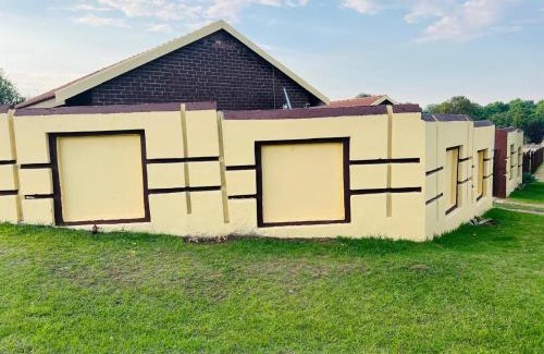 Ermelo House | KINGs' PALACE GUESTHOUSE