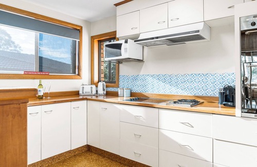 Kings Point House | Kings Point Lake House - Lakeside Family Holiday