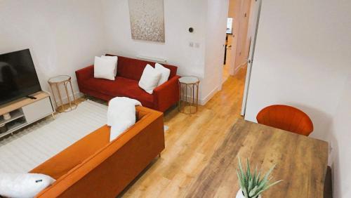 Slough House | Kings Reach Slough nr Legoland and Ascot Stylish Homely House Sleeps Eight