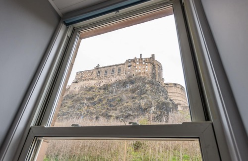 Old Town Cottage | Kings Stables, Grassmarket - Sleeps 4 guests