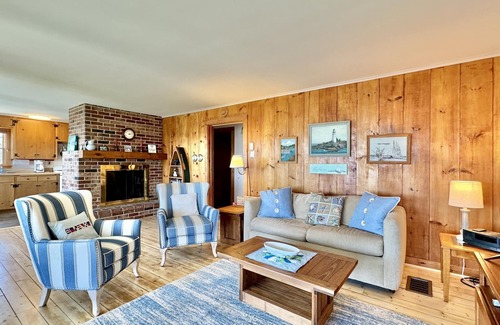East Boothbay Cottage | King’s View - Stunning Panoramic Ocean Views