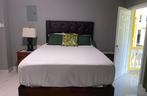 Discovery Bay Hotel | Kingsbird By The Sea Inn