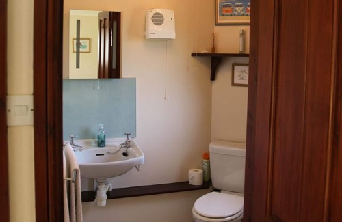 Kenn Other | Kingsize bed with ensuite Shower room