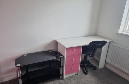 Camborne House | Kingsize Room Close To The A30 Camborne