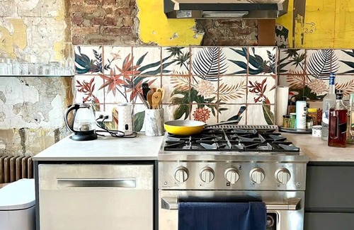 Greenpoint Apartment | Kingsland by Rove Travel | 2BR Duplex w/Backyard